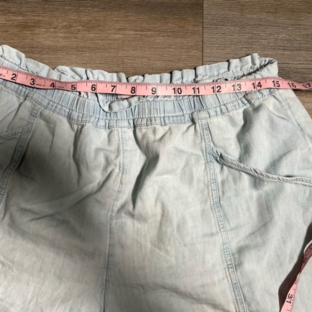 Elizabeth and‎ James Women Shorts- Large - Picture 5 of 8